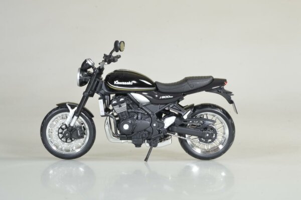 Kawasaki Z900RS black